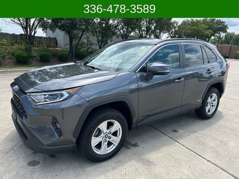Used 2020 Toyota RAV4 XLE w/ Carpet Mat Package AWD/4WD image 1