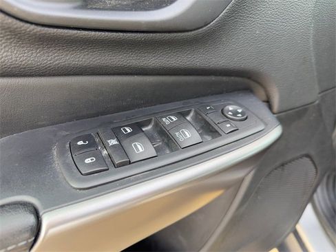 Used 2020 Jeep Cherokee Latitude Plus w/ Cold Weather Group image 12