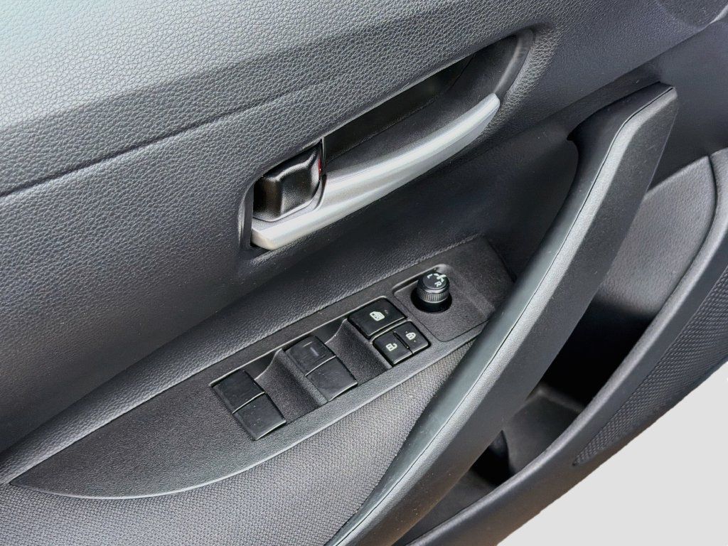 Used 2026 Toyota Corolla SE w/ SE Package FWD image 19