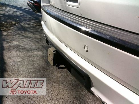 Used 2017 Jeep Grand Cherokee Altitude AWD/4WD image 2