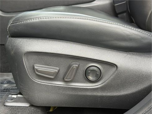 Used 2022 Toyota Highlander Platinum FWD image 22