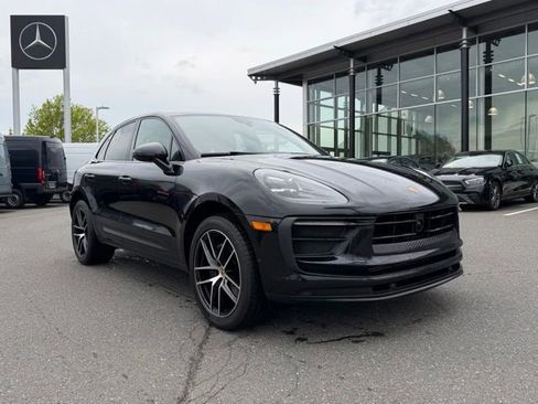 Used 2023 Porsche Macan AWD/4WD image 1