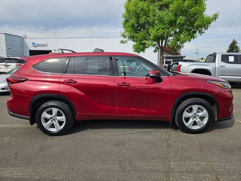 Used 2021 Toyota Highlander LE AWD/4WD image 8