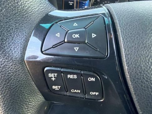 Used 2025 Volkswagen Taos SEL image 34