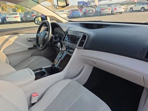 Used 2010 Toyota Venza FWD image 12
