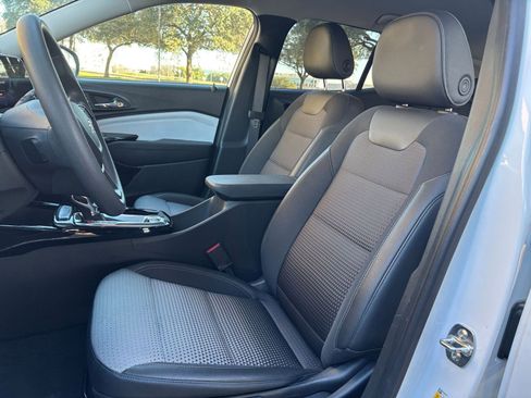 Used 2025 Chevrolet Trax LT image 21