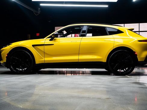 Used 2022 Aston Martin DBX AWD/4WD image 25