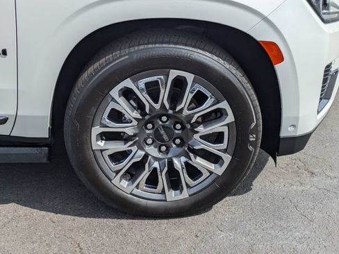 Used 2023 GMC Yukon XL Denali Ultimate AWD/4WD image 12