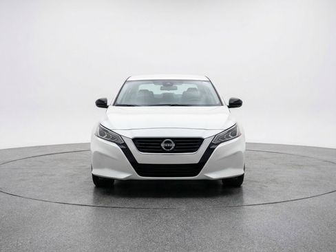 Used 2025 Nissan Altima 2.5 SV image 2