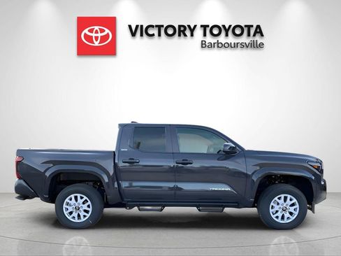 Used 2025 Toyota Tacoma SR5 AWD/4WD image 4