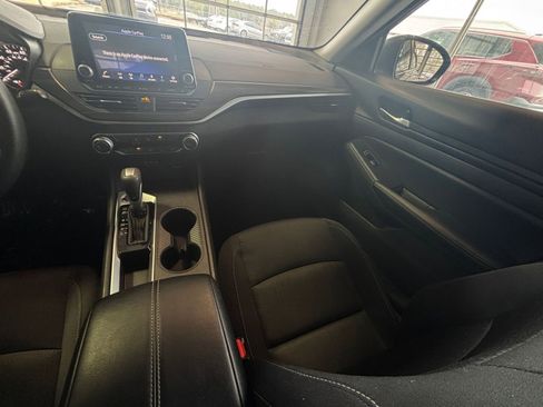 Used 2025 Nissan Altima 2.5 SV image 36