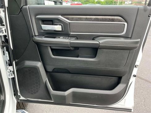 Used 2024 RAM 3500 Big Horn image 27