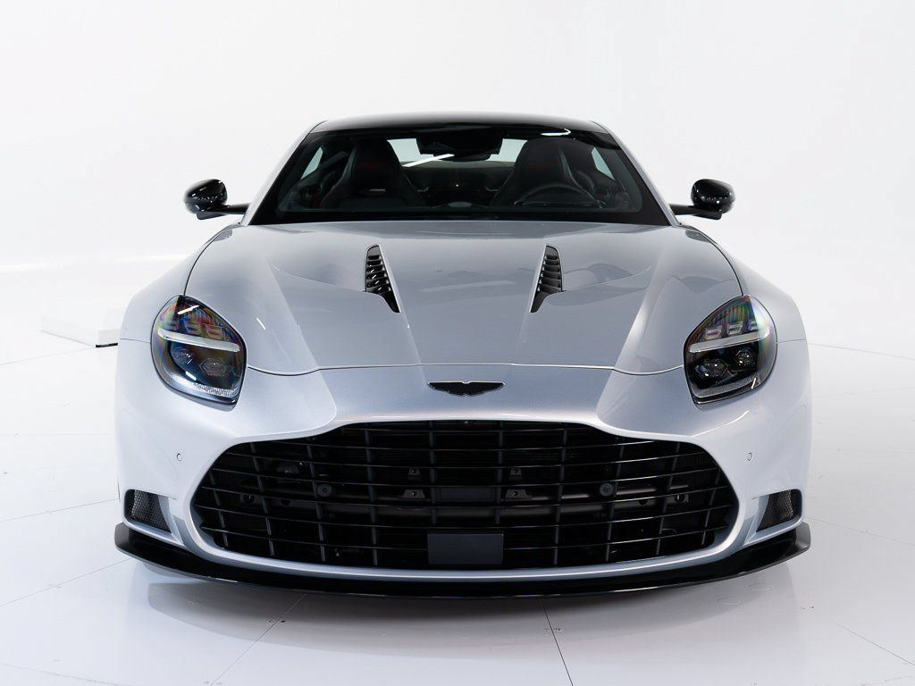 Used 2025 Aston Martin Vanquish RWD image 9
