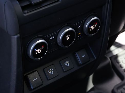 Used 2022 Land Rover Defender 110 SE AWD/4WD image 19