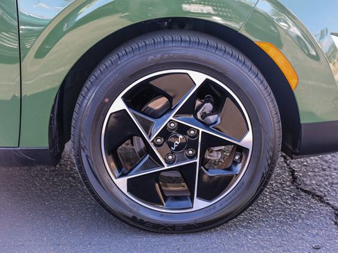 Used 2023 Kia Soul EX image 28