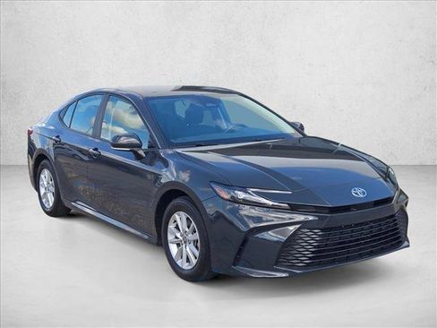 Used 2025 Toyota Camry LE FWD image 3