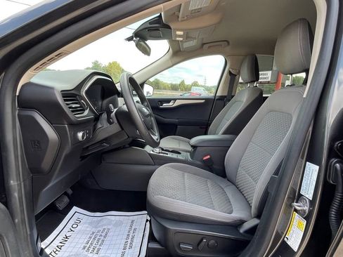 Used 2020 Ford Escape SE image 18