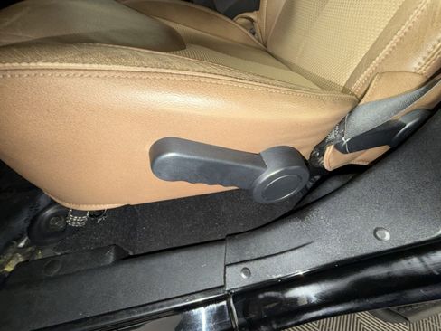 Used 2016 Jeep Wrangler Unlimited Sahara image 14