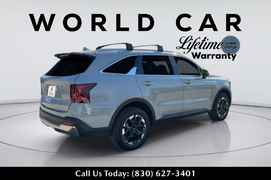 Used 2025 Kia Sorento S AWD/4WD image 3