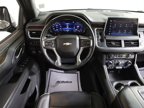 Used 2023 Chevrolet Suburban Premier image 17