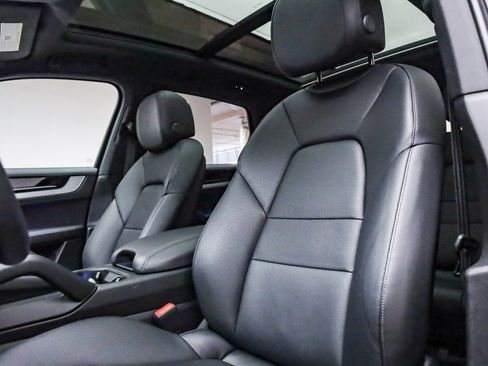 Used 2025 Porsche Cayenne image 5