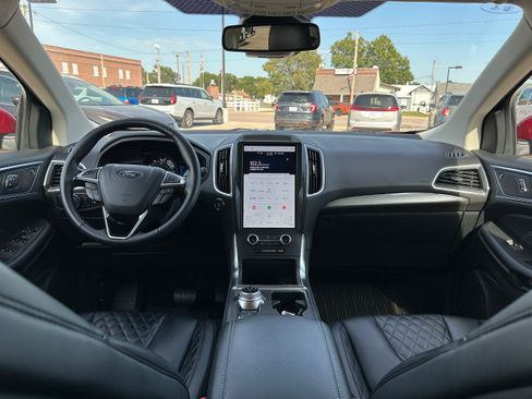 Used 2024 Ford Edge Titanium AWD/4WD image 9