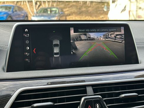 Used 2019 BMW 750i w/ M Sport Package image 23