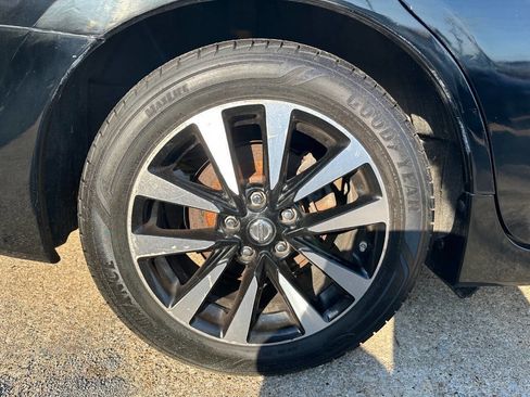 Used 2018 Nissan Altima 2.5 SV FWD image 25