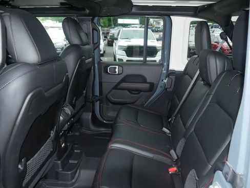 Used 2024 Jeep Wrangler Unlimited Rubicon AWD/4WD image 25