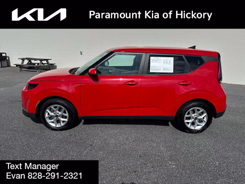 Used 2023 Kia Soul LX w/ LX Technology Package FWD image 2