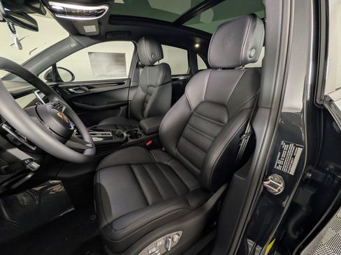 New 2026 Porsche Macan image 5