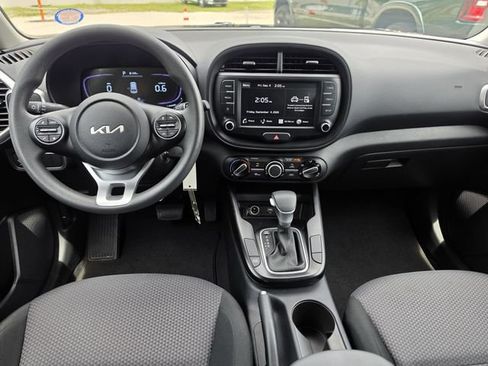 Certified 2025 Kia Soul LX w/ LX Technology Package FWD image 11