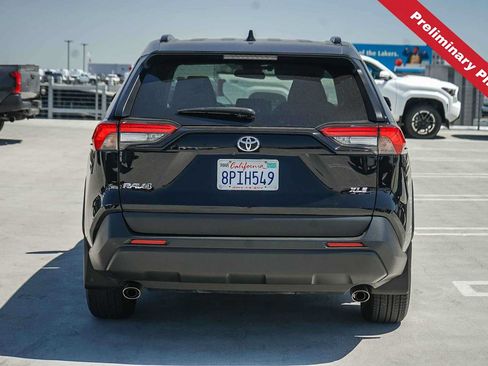 Used 2020 Toyota RAV4 XLE Premium FWD image 7