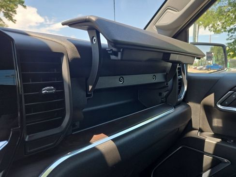 Used 2025 GMC Sierra 1500 SLT AWD/4WD image 25