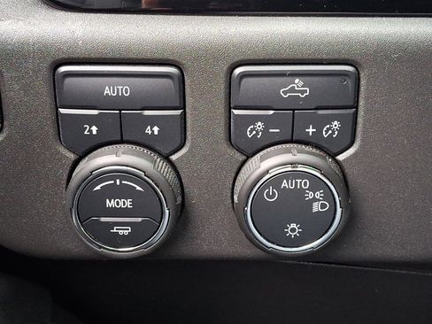 Used 2025 Chevrolet Silverado 1500 LT AWD/4WD image 24