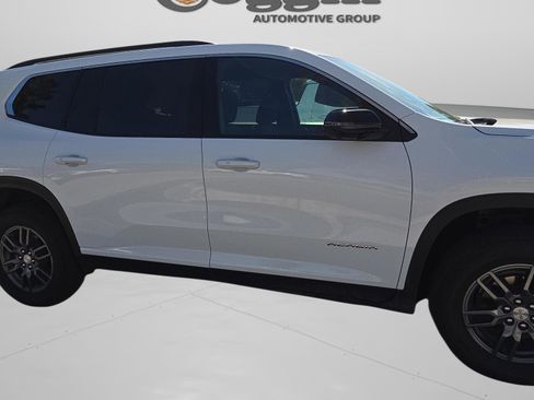 Used 2025 GMC Acadia Elevation image 24