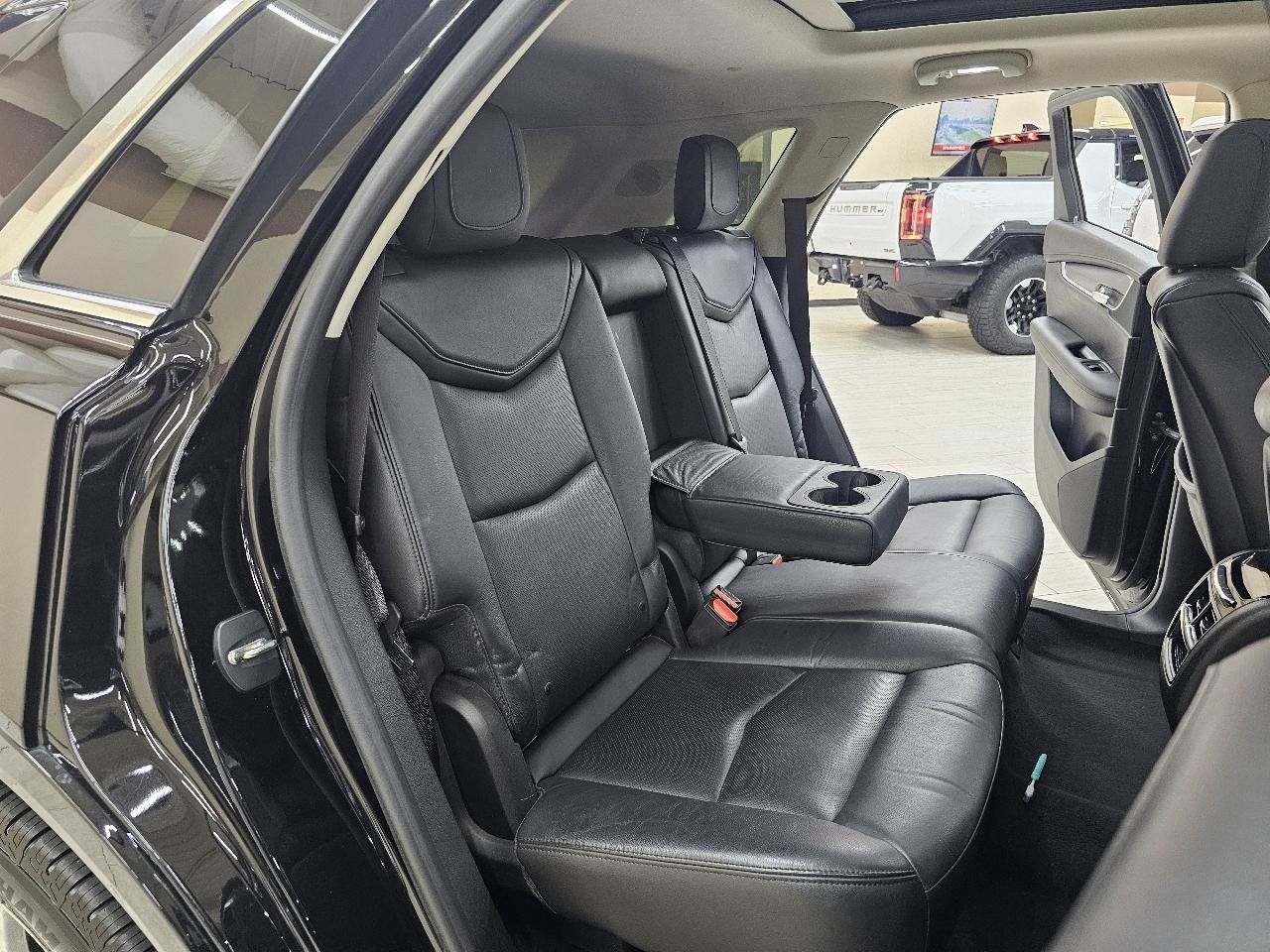 Used 2017 Cadillac XT5 Premium Luxury w/ LPO, Wheel Lock Package FWD image 23
