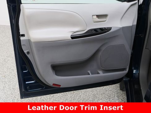 Used 2011 Toyota Sienna LE image 12
