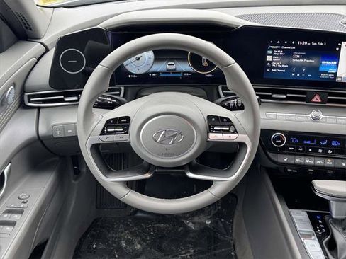 Used 2023 Hyundai Elantra SEL w/ Convenience Package image 13