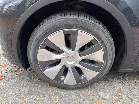 Used 2024 Tesla Model Y Long Range image 5