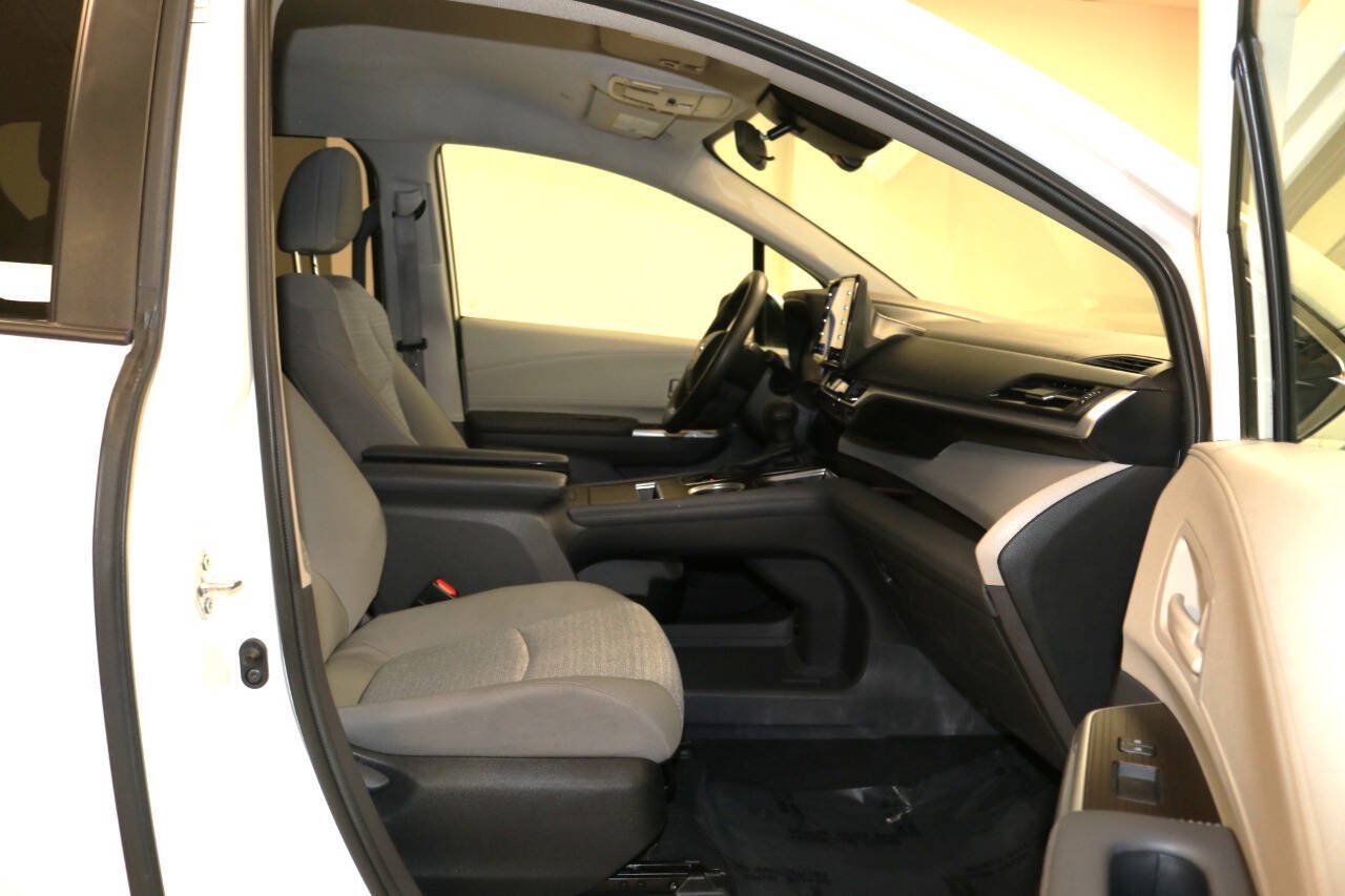 Used 2023 Toyota Sienna LE AWD/4WD image 79