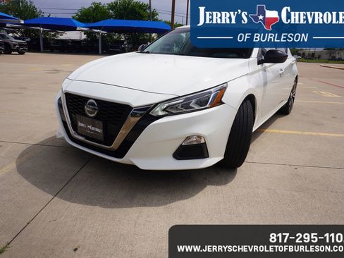 Used 2022 Nissan Altima 2.5 SR image 2
