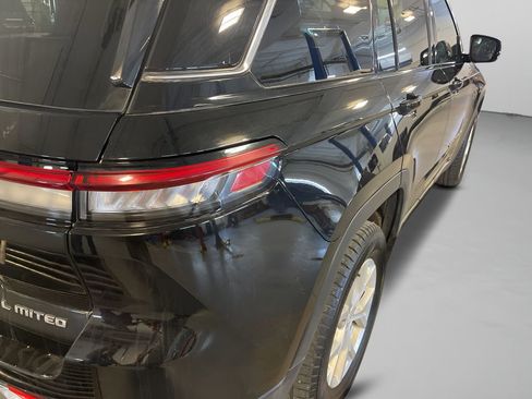 Used 2023 Jeep Grand Cherokee Limited image 30