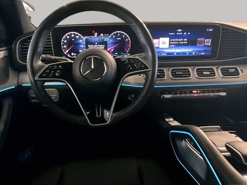Used 2025 Mercedes-Benz GLS 450 4MATIC image 5