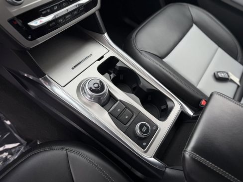 Used 2022 Ford Explorer XLT w/ Equipment Group 202A image 15