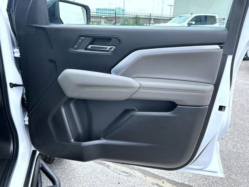 Certified 2024 Chevrolet Colorado ZR2 w/ Technology Package AWD/4WD image 15