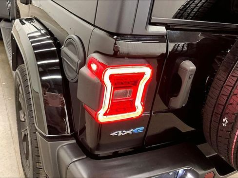 Used 2023 Jeep Wrangler Unlimited Sahara w/ Cold Weather Group AWD/4WD image 23