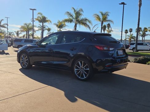 Used 2018 MAZDA MAZDA3 Touring image 3