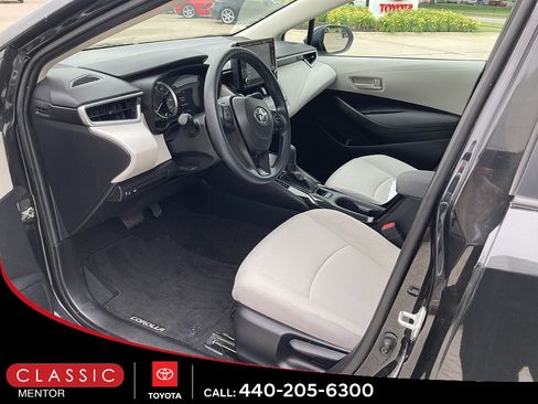Used 2022 Toyota Corolla LE w/ Carpet Mat Package (TMS) FWD image 3