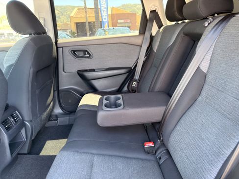 Used 2021 Nissan Rogue S image 19